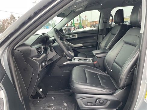 Used 2023 Ford Explorer XLT w/ Equipment Group 202A image 12