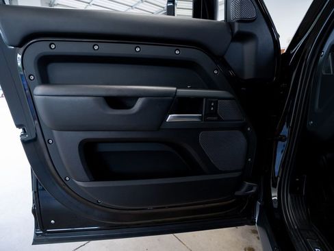 Used 2023 Land Rover Defender 110 X image 31