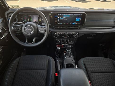 Used 2025 Jeep Wrangler Unlimited Rubicon 4xe w/ Convenience Group AWD/4WD image 13