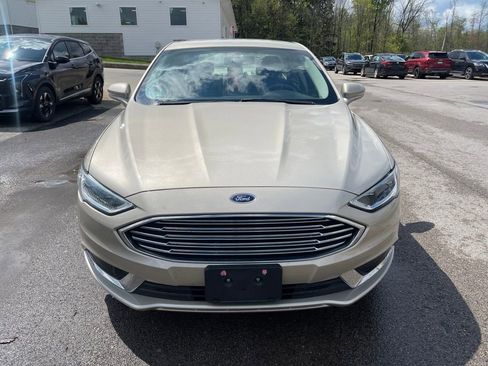 Used 2018 Ford Fusion SE w/ Fusion SE Technology Package FWD image 4