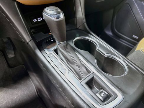 Used 2020 Chevrolet Equinox Premier FWD image 17