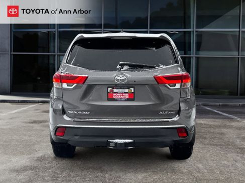 Used 2019 Toyota Highlander XLE image 11