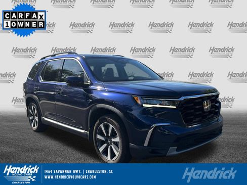 Used 2025 Honda Pilot Touring image 1