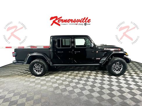 New 2025 Jeep Gladiator Mojave image 8