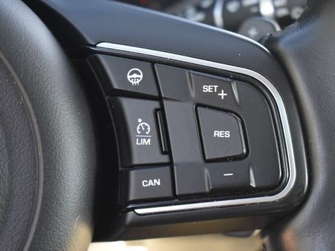 Used 2018 Jaguar F-PACE Premium AWD/4WD image 32