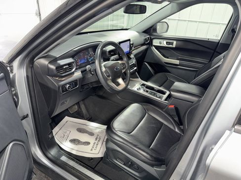 Used 2023 Ford Explorer Limited image 11