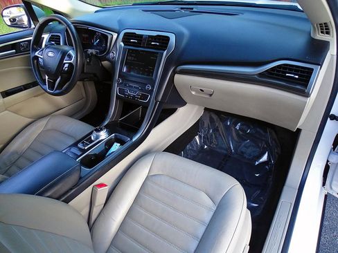 Used 2018 Ford Fusion SE w/ Fusion SE Technology Package FWD image 60