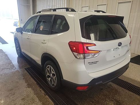 Used 2023 Subaru Forester Premium image 2