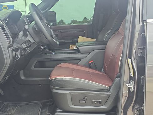Used 2025 RAM 3500 Limited AWD/4WD image 15