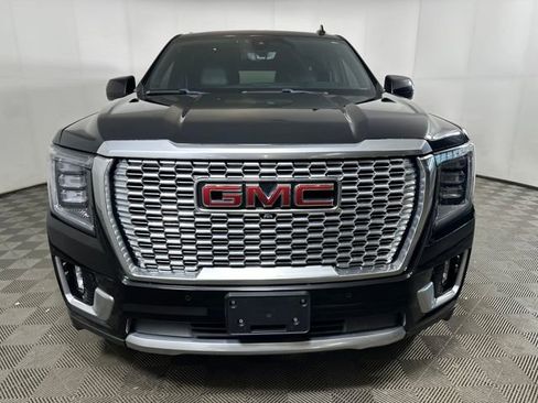 Used 2021 GMC Yukon XL Denali w/ Denali Premium Package image 8
