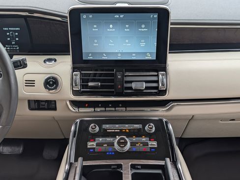 Used 2021 Lincoln Navigator Reserve w/ Luxury Package RWD image 22