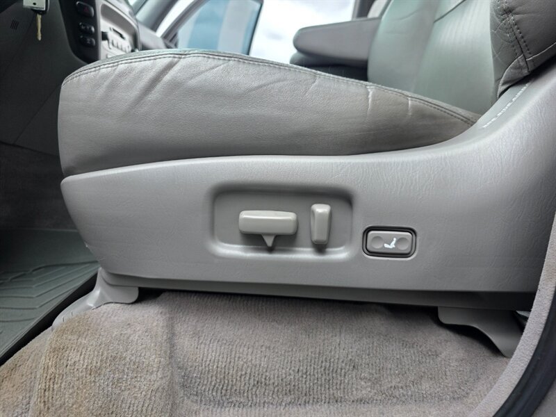 Used 2004 Toyota Land Cruiser w/ Convenience Pkg AWD/4WD image 45