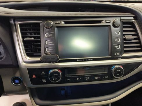 Used 2018 Toyota Highlander Limited FWD image 21