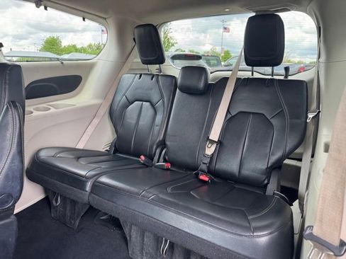 Certified 2022 Chrysler Pacifica Touring-L FWD image 14
