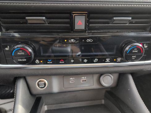 Used 2023 Nissan Rogue SL w/ SL Premium Package image 24