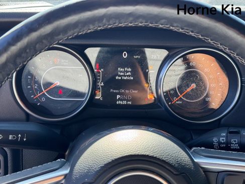 Used 2018 Jeep Wrangler Unlimited Sahara AWD/4WD image 17