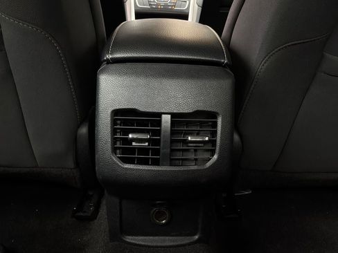 Used 2019 Ford Fusion SE FWD image 13