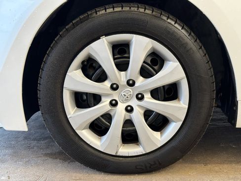 Used 2022 Toyota Corolla LE image 9