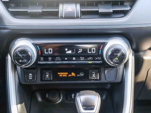 Certified 2022 Toyota RAV4 SE w/ Convenience Package AWD/4WD image 16