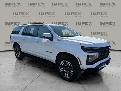 Used 2025 Chevrolet Suburban Z71 AWD/4WD image 7