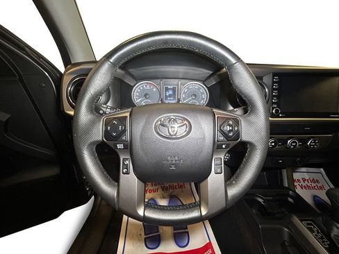 Used 2022 Toyota Tacoma SR5 w/ SR5 Appearance Package (SM) image 10