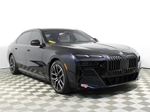 Used 2023 BMW i7 xDrive60 AWD/4WD image 1