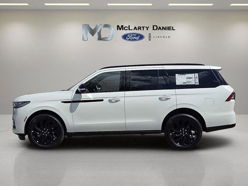 New 2025 Lincoln Navigator Reserve w/ Jet Appearance Package image 3