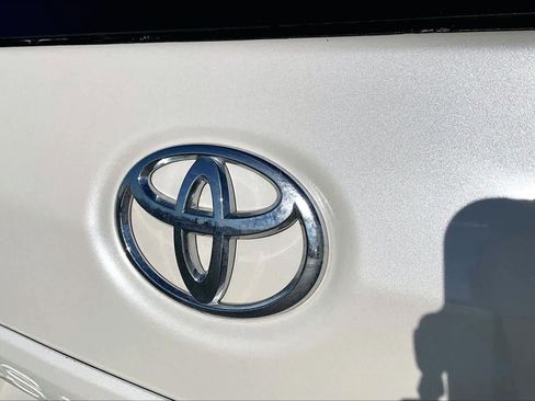 Used 2017 Toyota Sienna XLE image 30