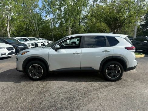Used 2025 Nissan Rogue SV FWD image 2