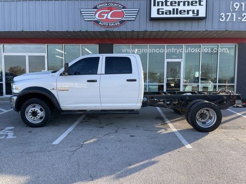 Used 2017 RAM 4500 Tradesman w/ Chrome Appearance Group image 5