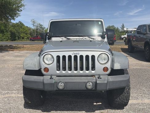 Used 2012 Jeep Wrangler Unlimited Rubicon w/ Connectivity Group AWD/4WD image 9