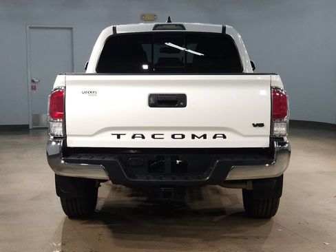 Used 2022 Toyota Tacoma TRD Off-Road AWD/4WD image 6