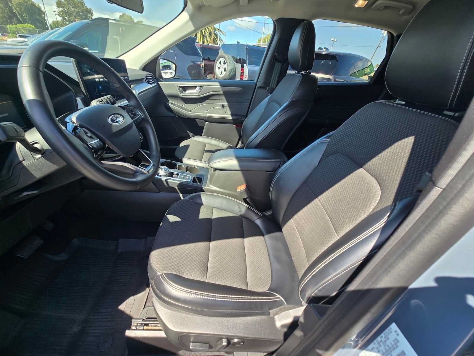 Used 2023 Ford Escape SE FWD image 25