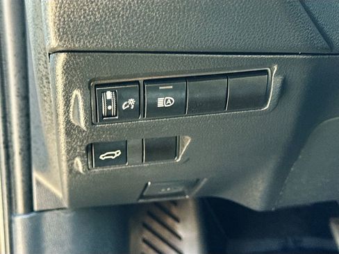 Used 2024 Toyota Corolla Cross XLE w/ Convenience Package image 10