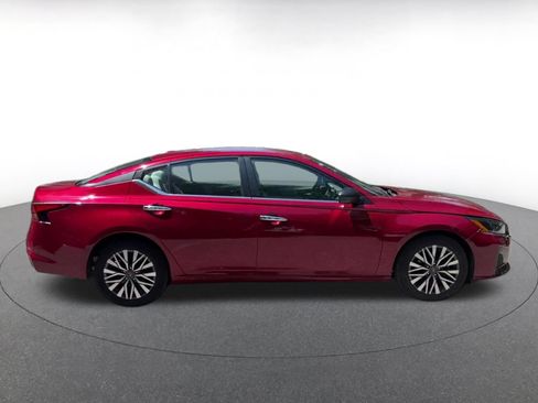 Used 2025 Nissan Altima 2.5 SV FWD image 16