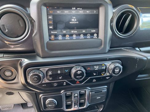 Used 2022 Jeep Wrangler Unlimited Sport AWD/4WD image 12