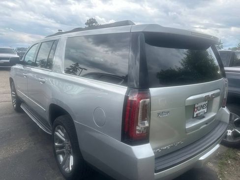 Used 2020 GMC Yukon XL SLT w/ Premium Edition AWD/4WD image 12
