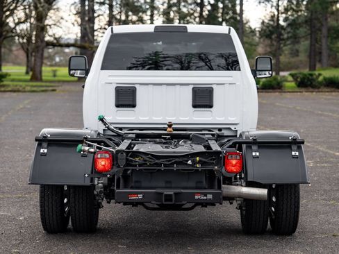 Used 2024 RAM 5500 Tradesman w/ Chrome Appearance Group image 32