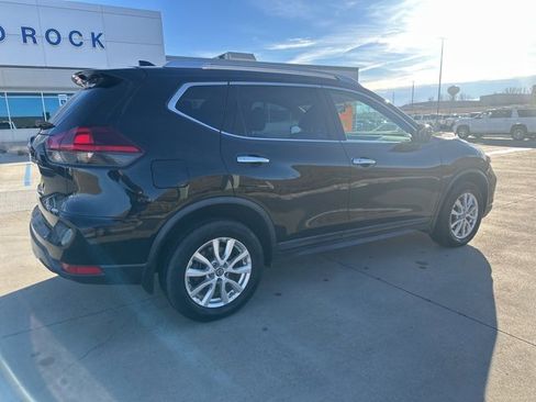 Used 2018 Nissan Rogue SV w/ Premium Package image 3