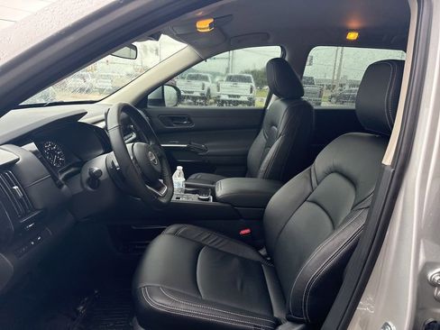 Used 2025 Nissan Pathfinder SV w/ Cargo Package AWD/4WD image 15