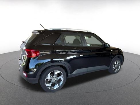 Used 2025 Hyundai Venue SEL FWD image 14