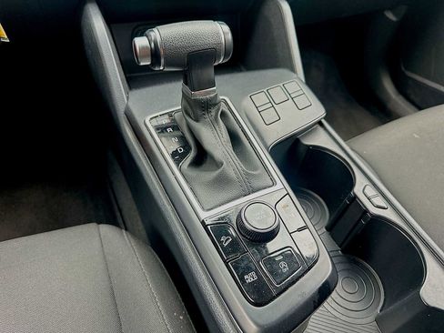 Used 2024 Kia Sportage LX FWD image 11