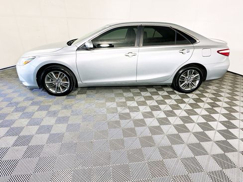 Used 2017 Toyota Camry SE FWD image 6