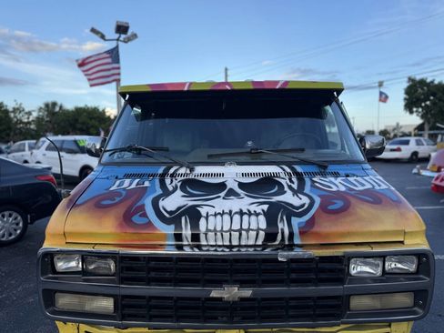 Used 1992 Chevrolet G20 image 10