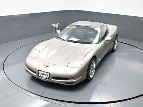 Used 2000 Chevrolet Corvette Coupe w/ Memory Pkg image 31