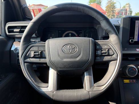 Used 2024 Toyota Tacoma SR5 AWD/4WD image 15