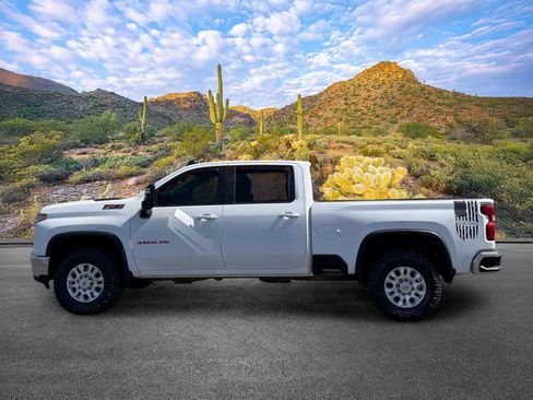 Used 2021 Chevrolet Silverado 3500 LT w/ Convenience Package AWD/4WD image 8
