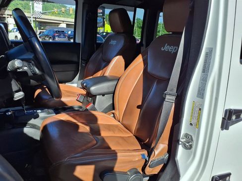 Used 2018 Jeep Wrangler Unlimited Rubicon w/ Connectivity Group AWD/4WD image 7