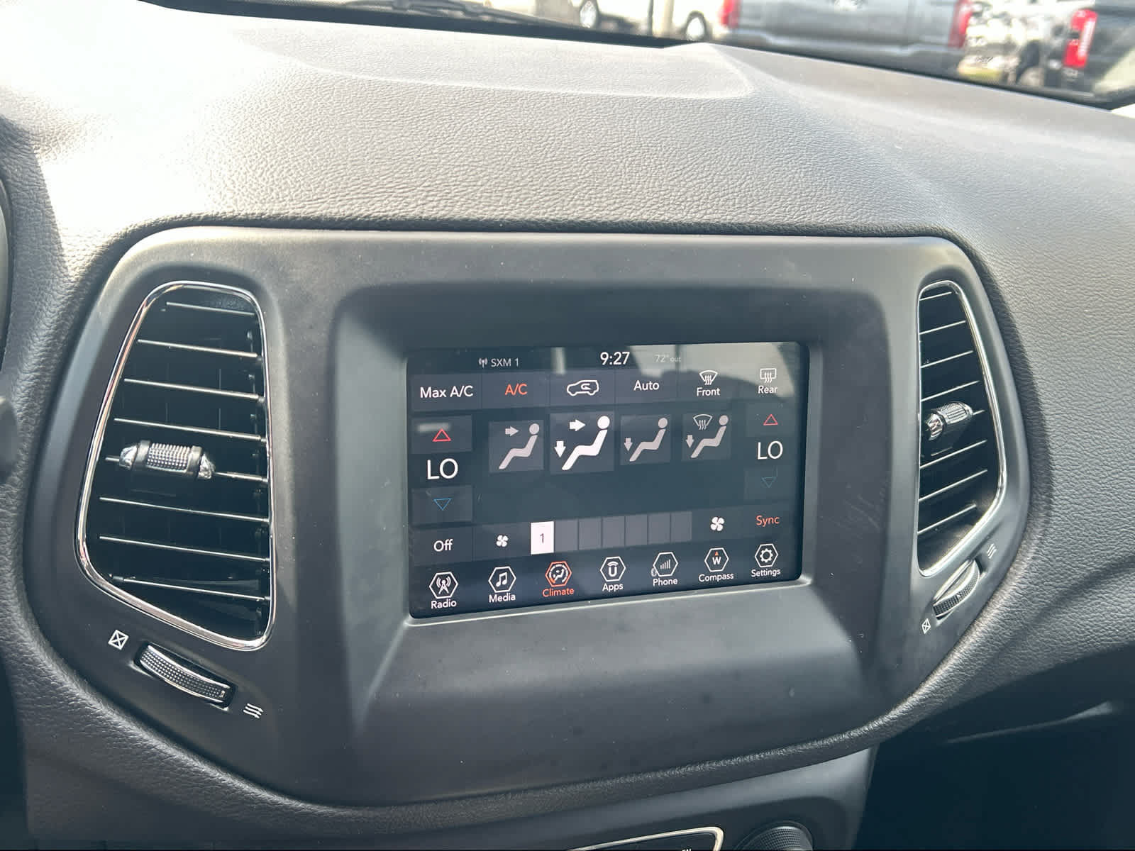 Used 2018 Jeep Compass Latitude w/ Popular Equipment Group FWD image 25
