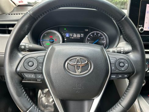 Used 2023 Toyota Venza LE AWD/4WD image 22